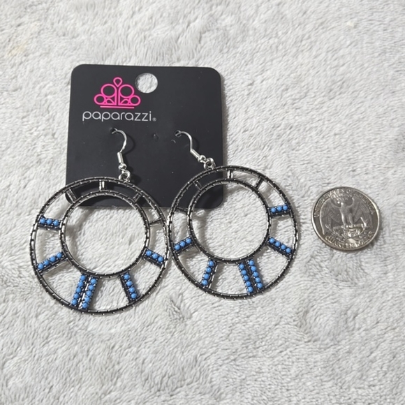 #330 NWT paparazzi blue dangle hoop earrings - Picture 4 of 4